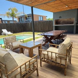 Si Sueñas Con Una Propiedad En Un Barrio Cerrado, Con Piscina Propia, Amplio Parrillero Techado Con Un Living Exterior Esta Es Tu Mejor Inversión