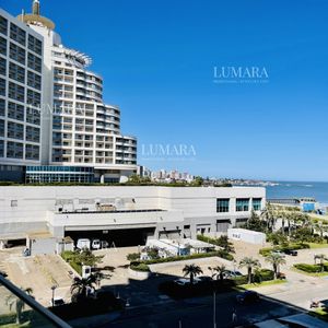 Apartamento De 2 Dormitorios A Metros Del Mar Y Torre Moderna, Playa Mansa, Punta Del Este