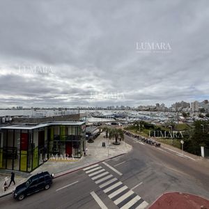 Apartamento En Venta En Edificio Dársena Frente Al Puerto De Punta Del Este
