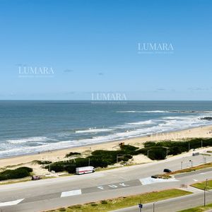 Venta De Apartamento Con Vista Al Mar Y Muy Luminoso De 2 Dormitorios Con 2 Baños, Playa Brava Aidy Grill, Punta Del Este