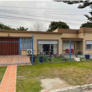 Casa En Venta  A Metros De La Rambla, Colonia Del Sacramento Precio: U$s 340.000