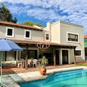 Casa En  Alquiler De Temporada De 4 Dormitorios Y Piscina