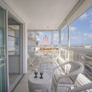 Venta Apartamento De 3 Dormitorios Mas Dependencia, Frente A Playa Brava.