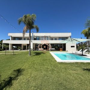 Venta De Espectacular Casa De 4 Dormitorios En VIñedos De La Tahona