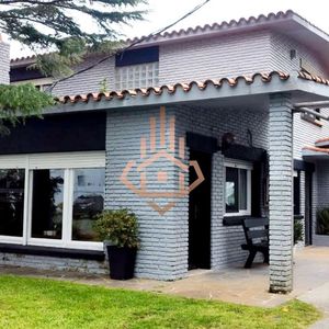 Venta De Casa 4 Dorms 5 Baños En Punta Del Este, Playa Mansa.