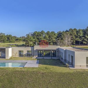 Excelente Casa En Venta En Barrio Privado Manantiales