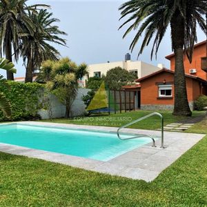 Casa En La Península De Punta Del Este En Alquiler - Seis Dormitorios Y Piscina