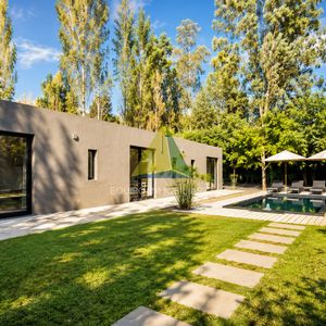 Excelente Casa Minimalista En Barrio Privado, La Arbolada - Punta Del Este - Ref : Eqp5528