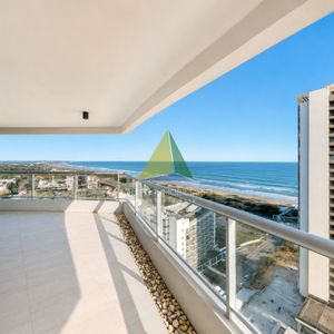 Apartamento De 3 Dormitorios Y Dependencia, Con Parrillero Y Vista Al Mar En Playa Brava, Punta Del Este  - Ref : Eqp6738