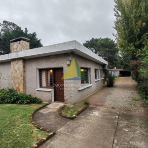 Casa En Nuevo Cantegril 3 Dorm+4 Baños . Barbacoa Cerrada - Ref : Eqp8259