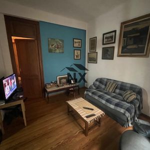 Venta Apartamento De 2 Dormitorios Renovado En Ciudad Vieja, T