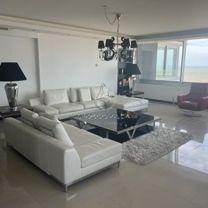 En Venta Unidad De 3 Dormitorios En Suite Más Dependencia De Servicio Playa Brava