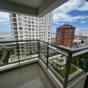 En Alquiler Apartamento De 2 Dormitorios 2 Baños En Parada 1 De Playa Brava