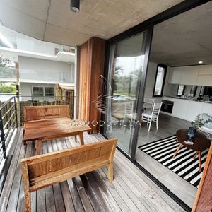 En Alquiler Anual  Apartamento De 2 Dormitorios En Suite Manantiales Punta Del Este