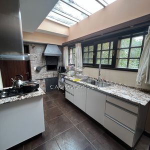 En Venta Y Alquiler Anual Casa De 4 Dormitorios Más Dependencia De Servicio Punta Del Este