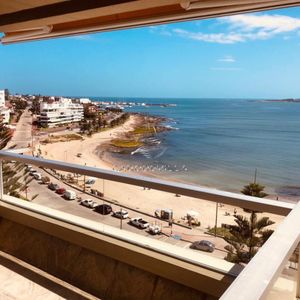 En Venta Apartamento De 4 Dormitorios, Playa Mansa