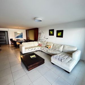 En Alquiler Anual   Apartamento De 3 Dormitorios, Playa Brava