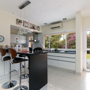 Venta Y Alquiler Casa De 5 Dormitorios Con Piscina Climatizada Punta Del Este
