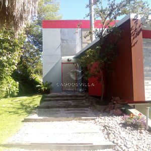 Muy Sólida Construcción En Parada 26 Playa Brava