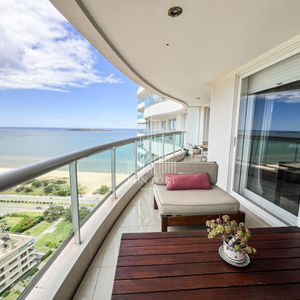 Apartamento Piso Alto Sobre La Mansa De 2 Dormitorios Mas Dependencia.