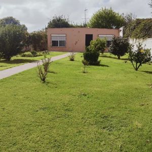 Venta Casa Con Gran Terreno 500 MC,  2 Dormitorios Casavalle, Barbacoa Y Galpón
