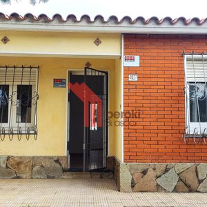 Venta Casa 3 Dormitorios + Apartamento. Padrón único.  Cerrito De La Victoria.