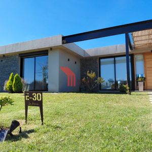 Venta Casa En La Juana, 3 Dormitorios, 2 Baños, Piscina Climatizada