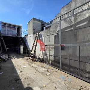 Alquiler Local Comercial O Depósito Jacinto Vera Con Entrada De Camiones