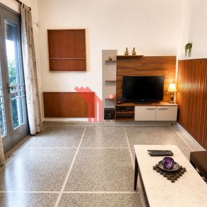 Venta Apartamento 3 Dormitorios, Patio , Azotea. Centro.