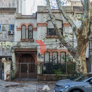 Venta Casa De 3 Dormitorios Y Servicio En Pocitos