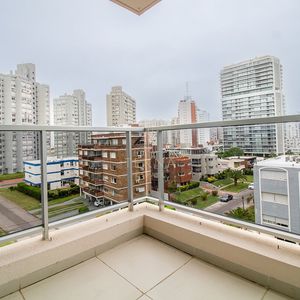 Apartamento 2 Dormitorios Frente Al Mar, Parada 2 De La Brava Punta Del Este, Uruguay.