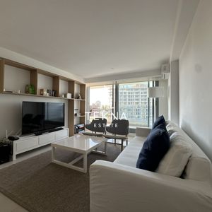 Venta De Apartamento De 2 Dormitorios Y Dependencia, En Torre Esmeralda