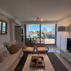 Venta De Apartamento De 2 Dormitorios Y Dependencia, En Torre Esmeralda