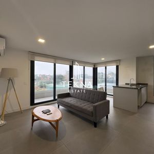Venta De Apartamento De Dos Dormitorios Con Excelente Orientación Solar En Torre De Categoria