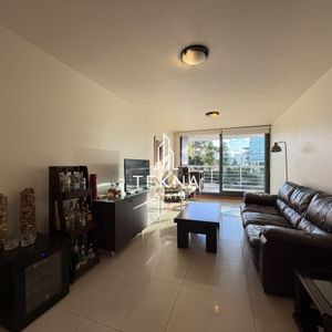 Venta De Apartamento De Dos Dormitorios A Media Cuadra Del Shopping De Punta Del Este, Uruguay.