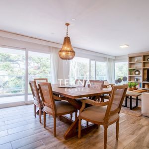 Venta De Penthouse Duplex En Edificio De Alta Gama A 250 Metros Del Mar, Playa Brava, Punta Del Este. Uruguay