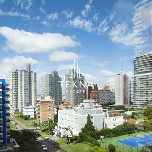 Apartamento En Venta De 3 Dormitorios En Forest Tower , Punta Del Este