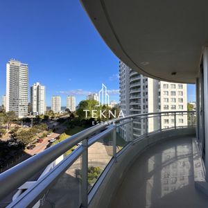 Hermoso Apartamento En Venta De 3 Dormitorios Y Dependencia En Punta Del Este.