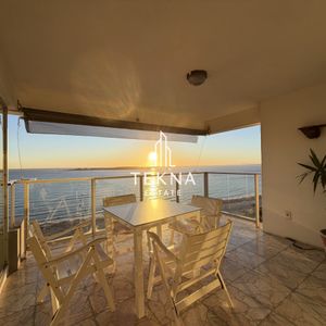 Venta De Apartamento De 3 Dormitorios Y Dependencia Primera Linea Del Mar Playa Mansa