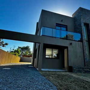 Casa En Venta C/ Cochera En Médanos De Solymar