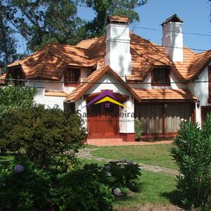 Casa De 4 Dormitorios A Metros De La Playa Mansa