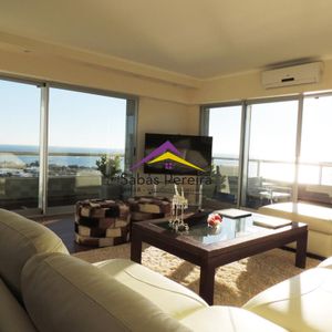 Venta De Apartamento En La Peninsula De 2 Dormitorios