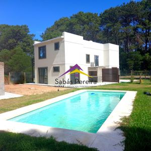 Venta Casa 2 Dormitorio, 2 Baño. Barrio Country, Piriápolis, Maldonado.