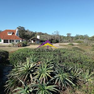 Venta Casa Frente Al Mar 7 Dormitorio, 3 Baño. Las Flores, Piriápolis, Maldonado.