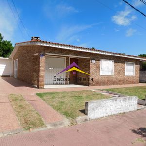 Venta Casa De 3 Dormitorios 2 Baños Centro, Piriapolis, Maldonado