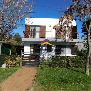 Venta Casa De 3 Dormitorios 3 Baños En Playa Grande, Piriapolis, Maldonado