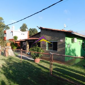 Venta Casa De 4 Dormitorios 1 Baños En Playa Hermosa, Piriapolis, Maldonado