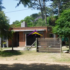 Venta Casa De 2 Dormitorios 1 Baño, Country, Piriapolis, Maldonado