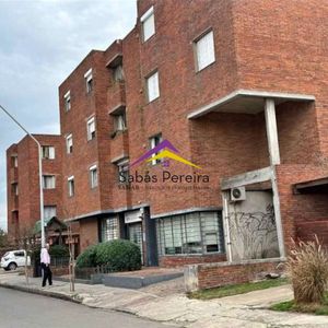 Apartamento De 3 Dormitorios En Venta En El Centro De Maldonado