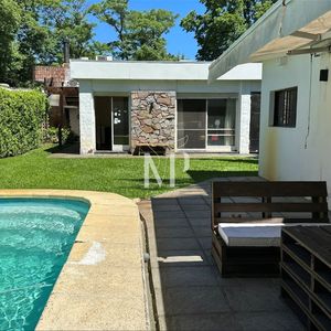 Casa En Venta  De 3 Dormitorios En Carrasco Con Piscina
